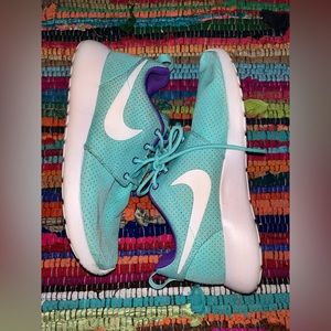 Running Shoes | Teal and Purple Nike Roshe Run | Size 7 | UNISEX